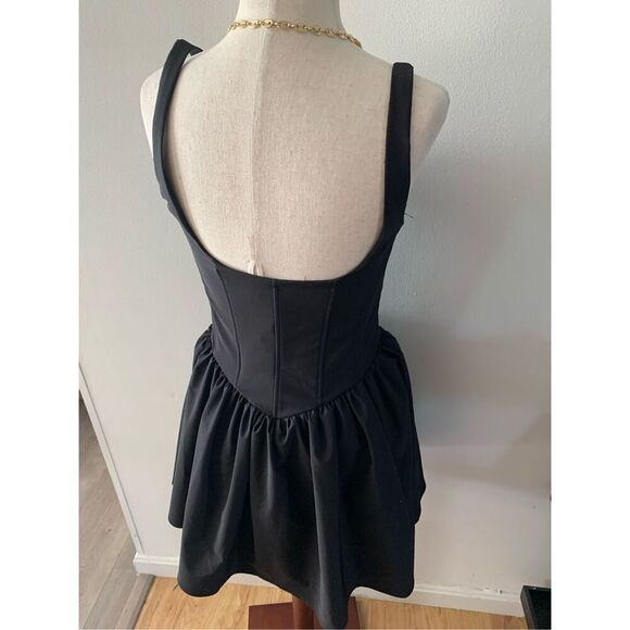 Zara Short square neckline dress with straps. Voluminous hem. Concealed side zip - Picture 3 of 5